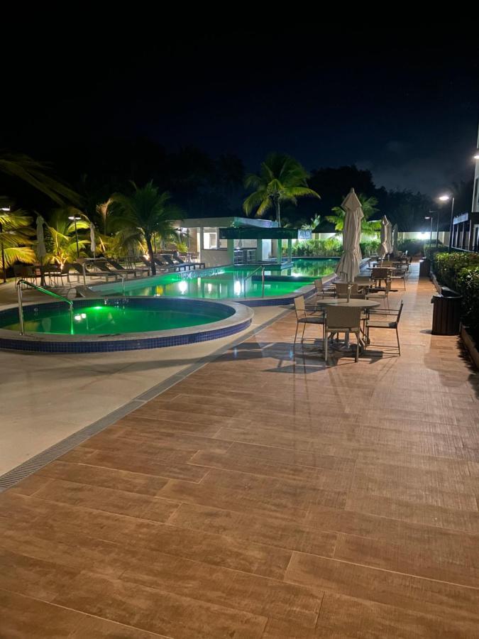 Flat Em Guarajuba Com Excelente Estrutura Apartment Luaran gambar